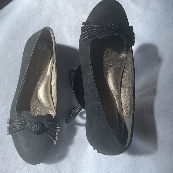 *Comfort View Charcoal Flats with tassels SZ.7 - Picture 2 of 8